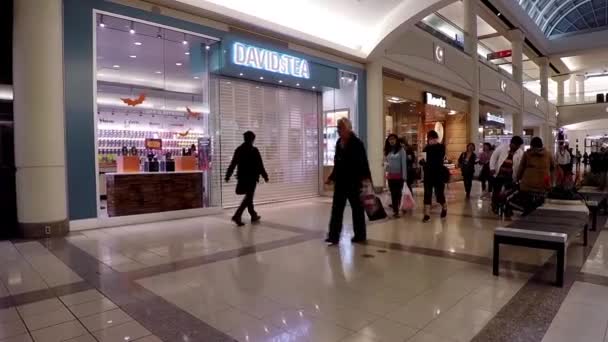 Één kant van shopping mall in burnaby bc canada. — Stockvideo