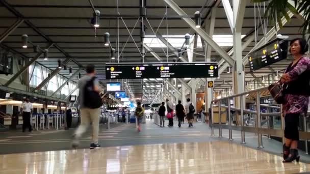 Passengers with luggage inside YVR airport in Vancouver BC Canada. — Stock Video