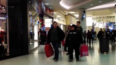 Burnaby alışveriş merkezi içinde alışveriş insanlar bir tarafı