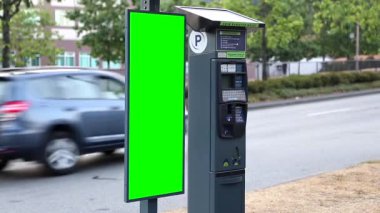 Reklamınızın Parkmetre sokak yanında yeşil billboard