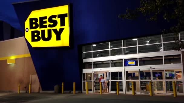 Diluar ditembak Best buy store di malam hari di Coquitlam BC Canada . — Stok Video