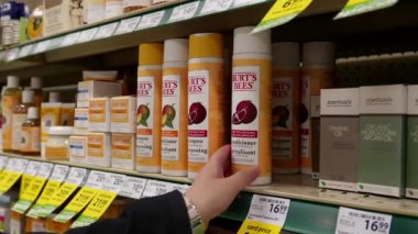 Doğa seçme kadın burt's bees şampuan bakkal