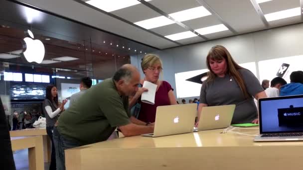People buying new Macbook inside Apple store in Coquitlam BC Canada — Stock Video