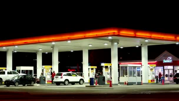 Één kant van petro canada gas station. — Stockvideo