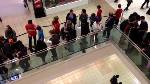 People line up for waiting celebrity photograph in Burnaby BC Canada. — Stock Video