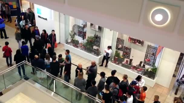 People line up for waiting celebrity photograph in Burnaby BC Canada. — Stock Video