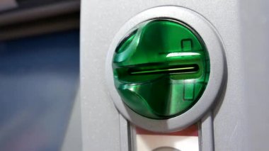 Para ve alarak banka kartı, Atm makinesi çekilmesi kadın