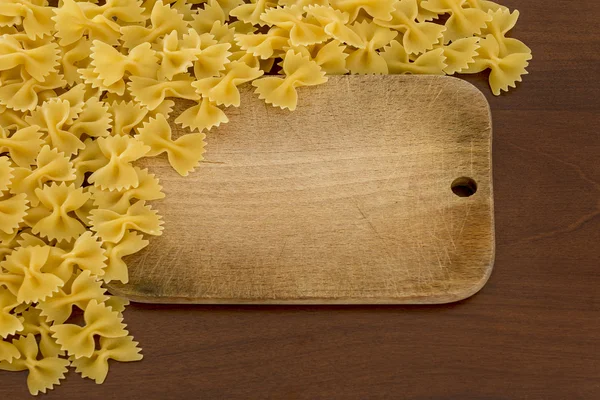 Pasta sobre una mesa de madera —  Fotos de Stock