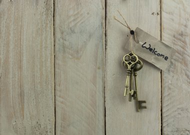 ahşap zemin üzerinde antik tuşları