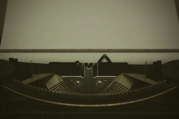 Primer plano de una vieja máquina de escribir —  Fotos de Stock