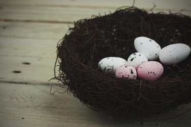 Yuvadaki paskalya yumurtaları