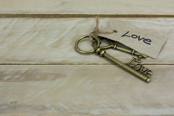 Antique keys on wooden background — Stock Photo, Image