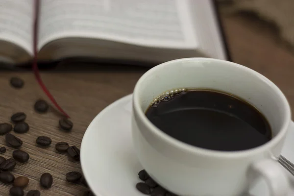 Kaffekopp mot en rustik bakgrund — Stockfoto