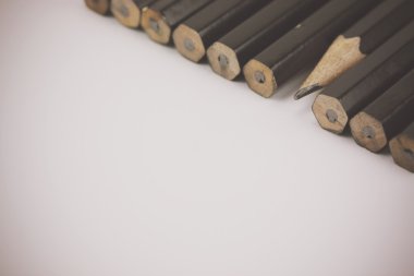 Kalemler bir çizgi yakın çekim