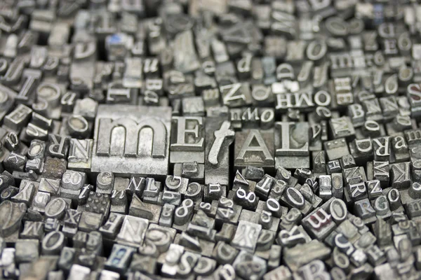 Close up of typeset letters with the word Metal — Stock Photo, Image