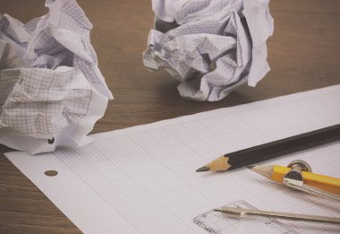 Hesap makinesi ve donanımları ve grafik kağıdına çizim