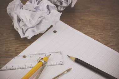 Hesap makinesi ve donanımları ve grafik kağıdına çizim