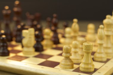 Oyun içinde oyun ile satranç masası