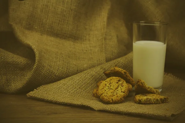 Galletas sobre fondo rústico — Foto de Stock