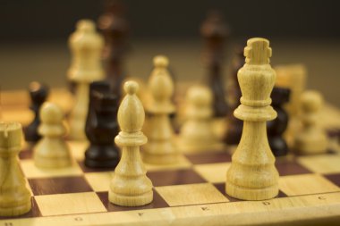 Oyun içinde oyun ile satranç masası