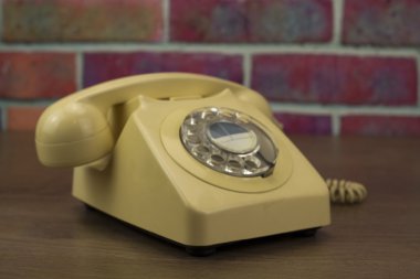Eski retro tarzı döner telefon