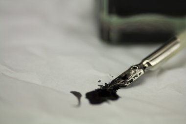 Tüy tüy kalem ile metal uç