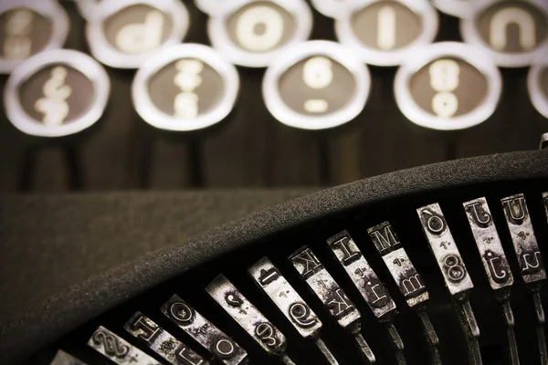 Toetsen op een oude vintage typemachine — Stockfoto