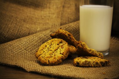 Rustik bir arka plan üzerinde kurabiye