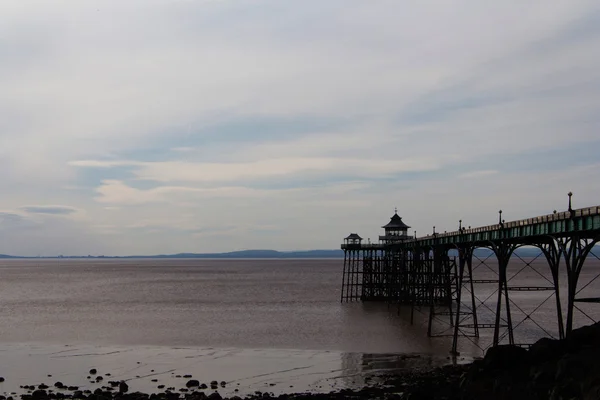 Uitzicht op de kust bij Clevedon, Engeland. Met inbegrip van de pier. — Stockfoto