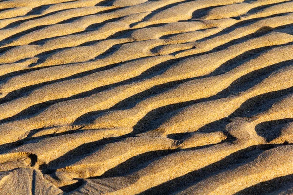 波紋は、海とビーチの砂します。 — ストック写真