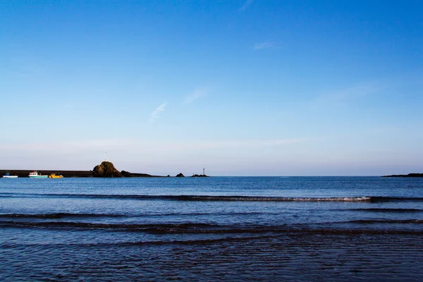 Piasek i morze nad morzem w Bude Cornwall — Zdjęcie stockowe