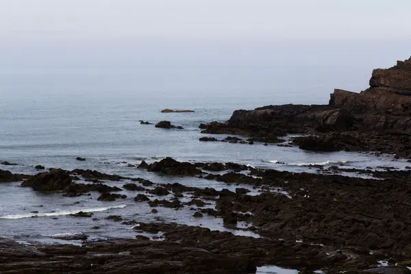 Vista sulla costa vicino Bude in Cornovaglia — Foto Stock