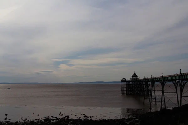 Vue sur le front de mer à Clevedon, Angleterre. Y compris la jetée . — Photo