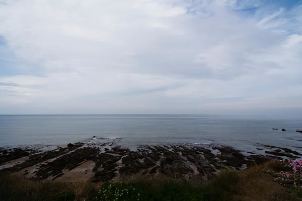 Bude Cornwall yakınındaki kıyı şeridi üzerinde göster — Stok fotoğraf