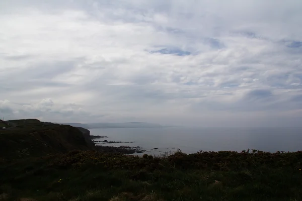 Vue depuis le sentier côtier entre Widemouth Bay et Bude — Photo