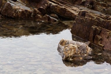 Kayalarda sol sarmalına gelgit tarafından su