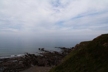 Widemouth Bay ve Bude arasındaki kıyı yolundan görüntülemek