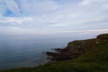 Widemouth Bay ve Bude arasındaki kıyı yolundan görüntülemek