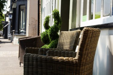 Beaconsfield, İngiltere - Haziran 2016: Sandalyeler dışında bir sho Satılık