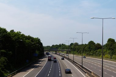 Beaconsfield, İngiltere - Haziran 2016: Meşgul M40 otoyol Beac