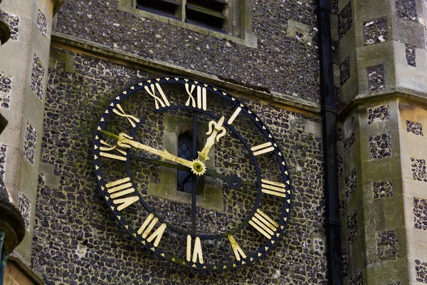 Reloj en la torre de la iglesia de Santa María y Todos los Santos Beaconsfield —  Fotos de Stock