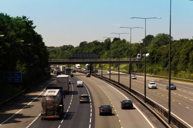 Beaconsfield, İngiltere - Haziran 2016: Meşgul M40 otoyol Beac