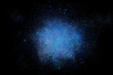 Siyah bir arka plan üzerinde renkli soyut toz patlama