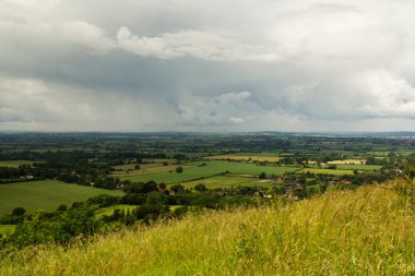 Chilterns Buckinghamshire'deki/daki oteller üzerinden bulutlu görünüm