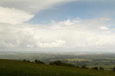 Chilterns Buckinghamshire'deki/daki oteller üzerinden bulutlu görünüm