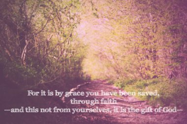 Bulanık bir arka plan üzerinde İncil'den ilham ayet