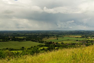 Chilterns Buckinghamshire'deki/daki oteller üzerinden bulutlu görünüm