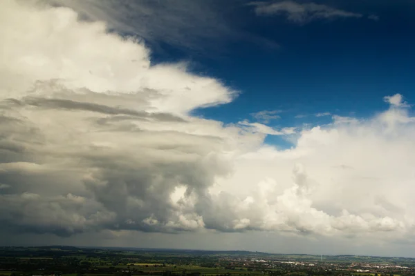 Vista nublada de los Chilterns en Buckinghamshire — Foto de Stock