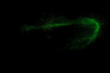 Siyah bir arka plan üzerinde renkli soyut toz patlama