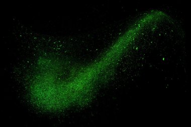 Siyah bir arka plan üzerinde renkli soyut toz patlama